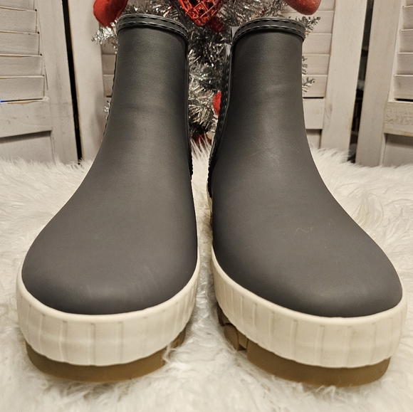 πSOLDπSperry Torrent Chelsea Grey Boot NIB - Picture 4 of 9